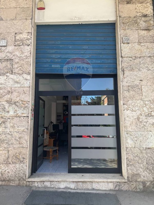 locale commerciale in affitto a Roma in zona Ardeatino