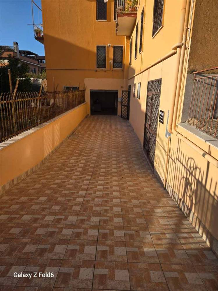 negozio in affitto a Roma in zona Dragona/Bagnoletto