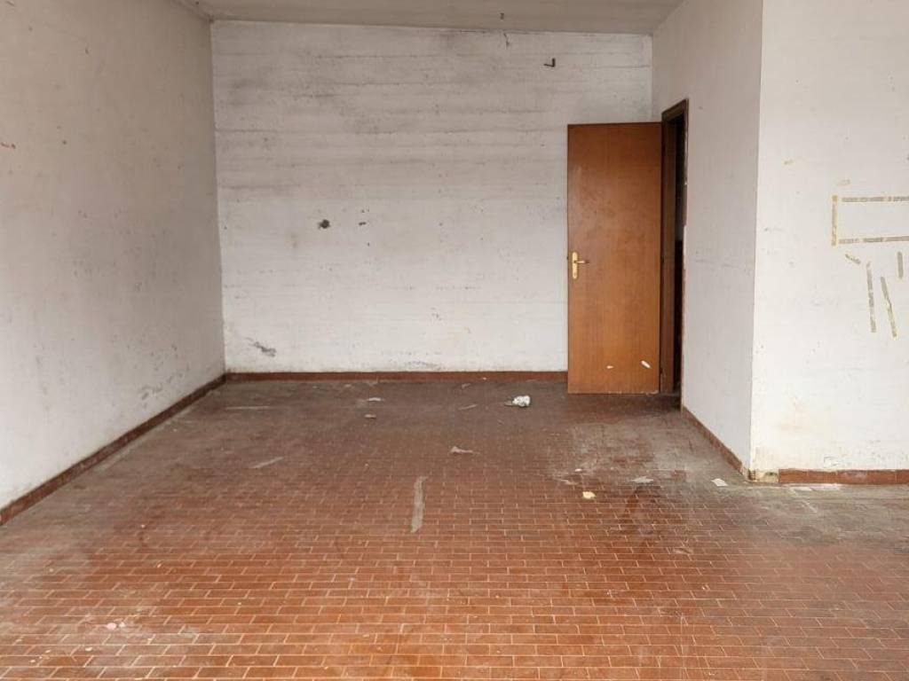 negozio in affitto a Roma in zona Axa