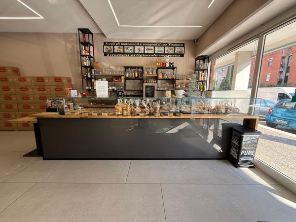 negozio in affitto a Roma in zona Mostacciano