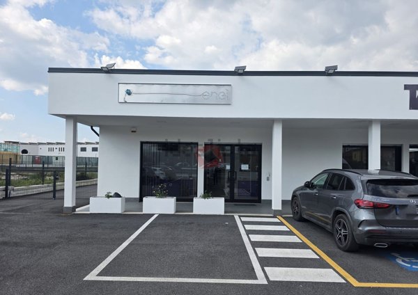 locale commerciale in affitto a Roma in zona Finocchio