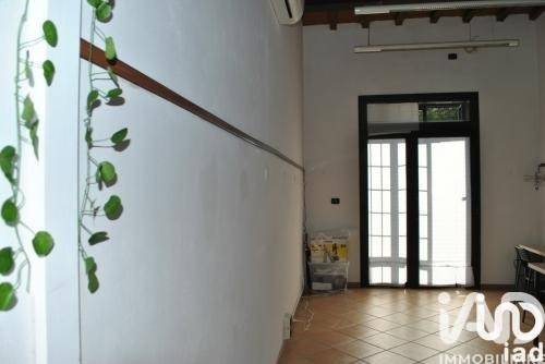 negozio in affitto a Roma in zona Appio Latino