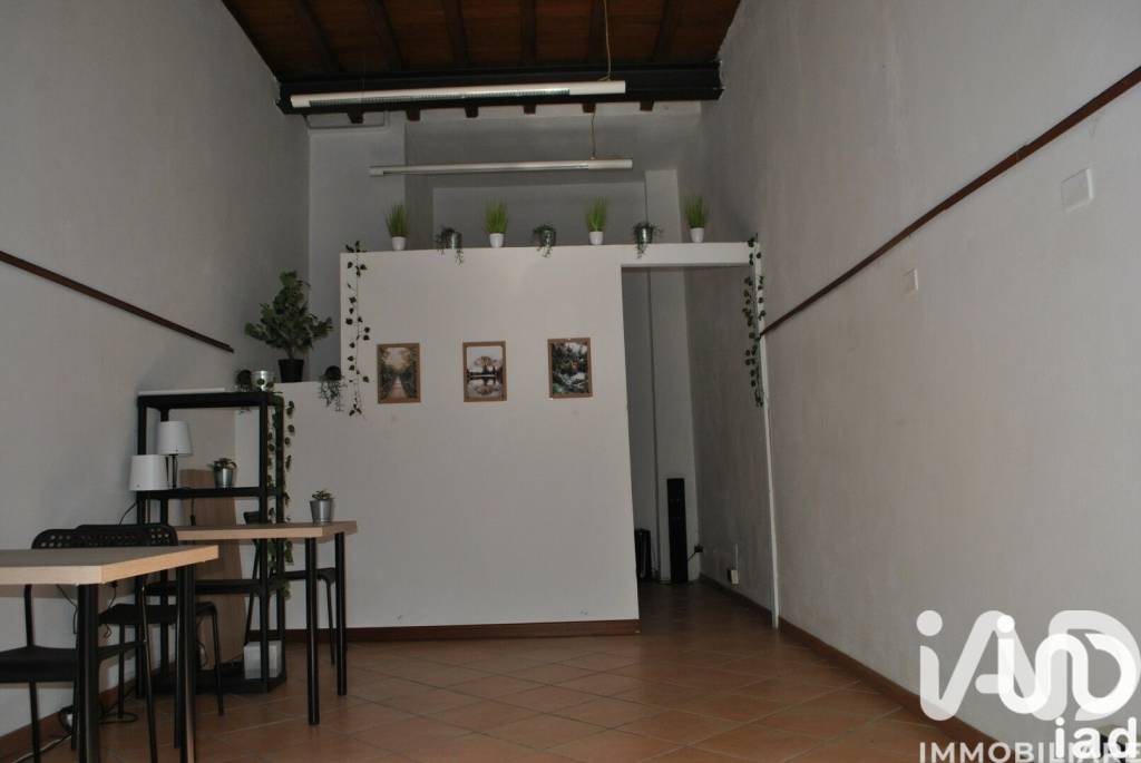 negozio in affitto a Roma in zona Appio Latino