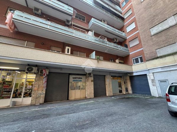 negozio in affitto a Roma in zona Portuense