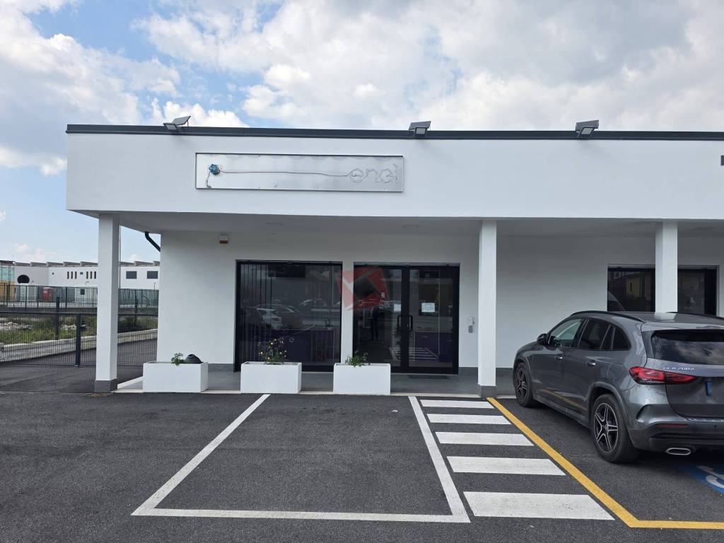 negozio in affitto a Roma in zona Finocchio