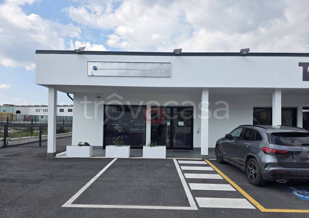 negozio in affitto a Roma in zona Finocchio