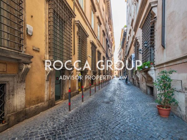 locale di sgombero in affitto a Roma in zona Parione/Sant'Eustachio