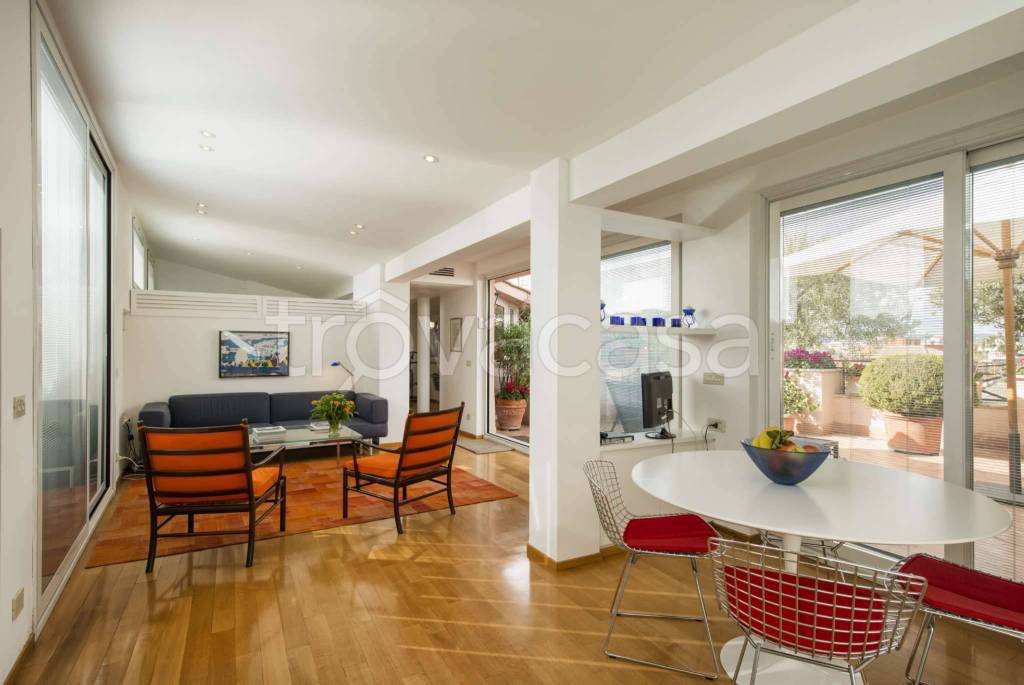 appartamento in affitto a Roma in zona Trevi-Colonna