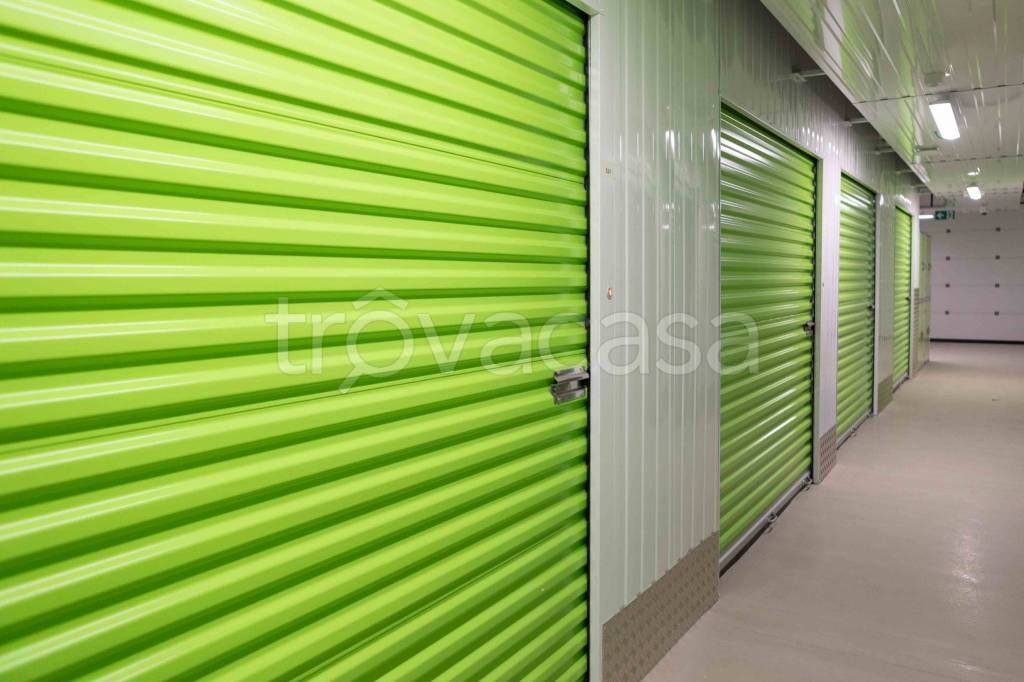 locale commerciale in affitto a Roma in zona Ponte Mammolo