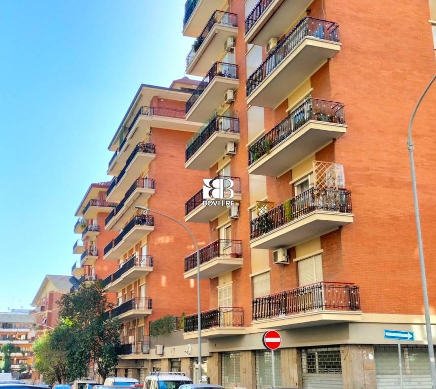 negozio in affitto a Roma in zona Appio Latino