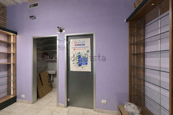 locale commerciale in affitto a Roma in zona Ostiense