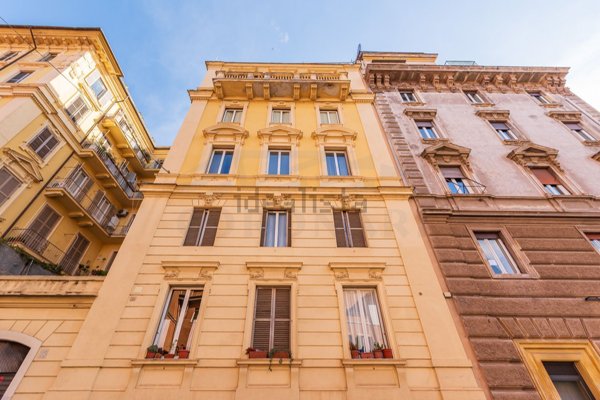 locale di sgombero in affitto a Roma in zona Rione di Ponte