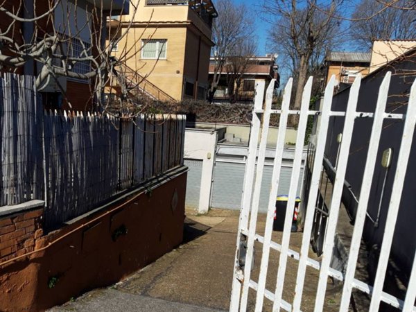 negozio in affitto a Roma in zona Acilia