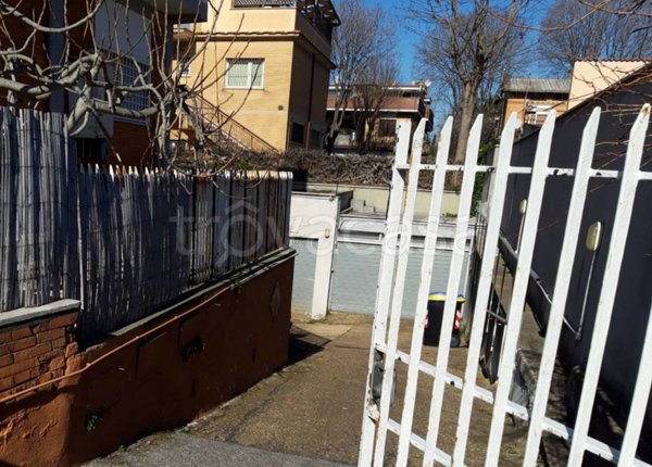 negozio in affitto a Roma in zona Acilia