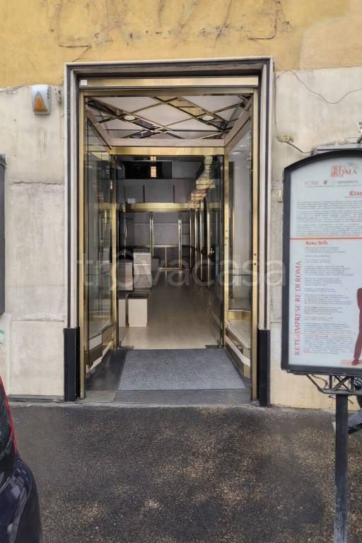 negozio in affitto a Roma in zona Appio Latino
