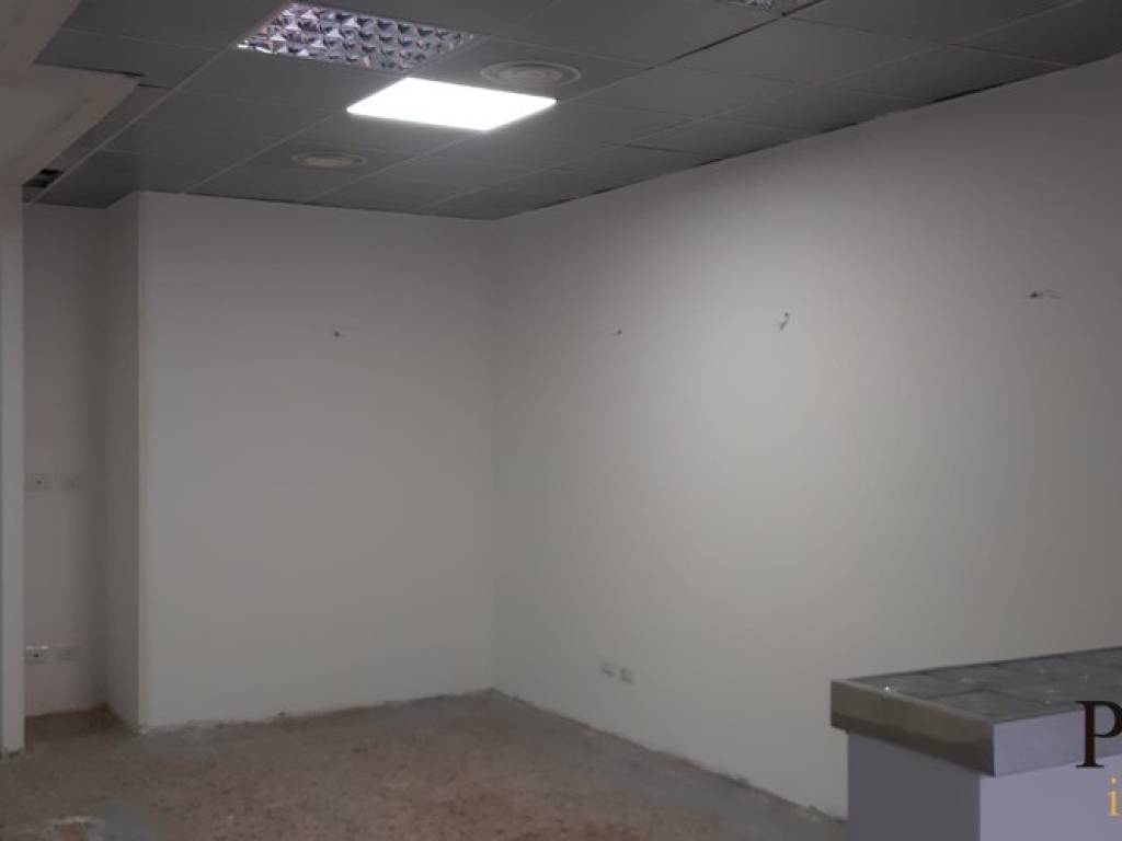 negozio in affitto a Roma