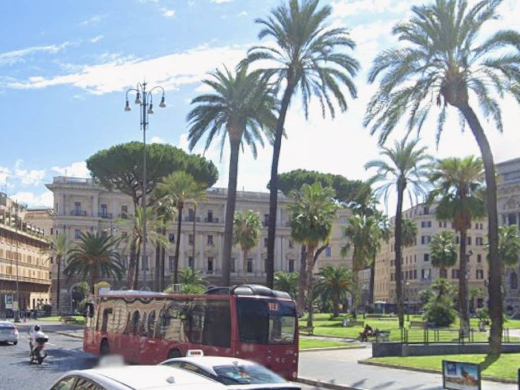 negozio in affitto a Roma in zona Rione Prati