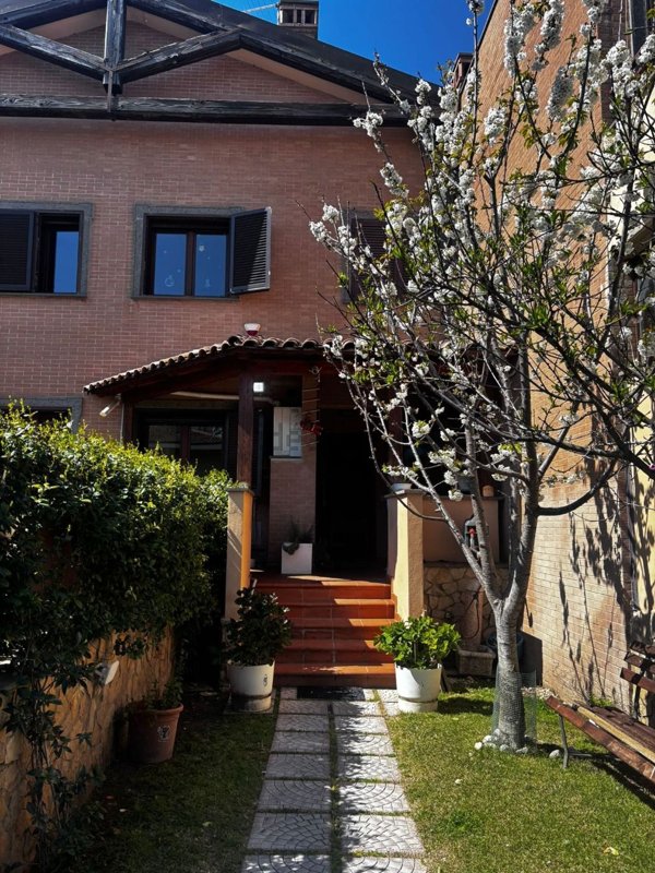 casa indipendente in affitto a Roma in zona Infernetto