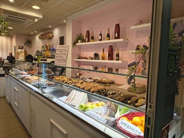 locale commerciale in affitto a Roma in zona Appio Claudio