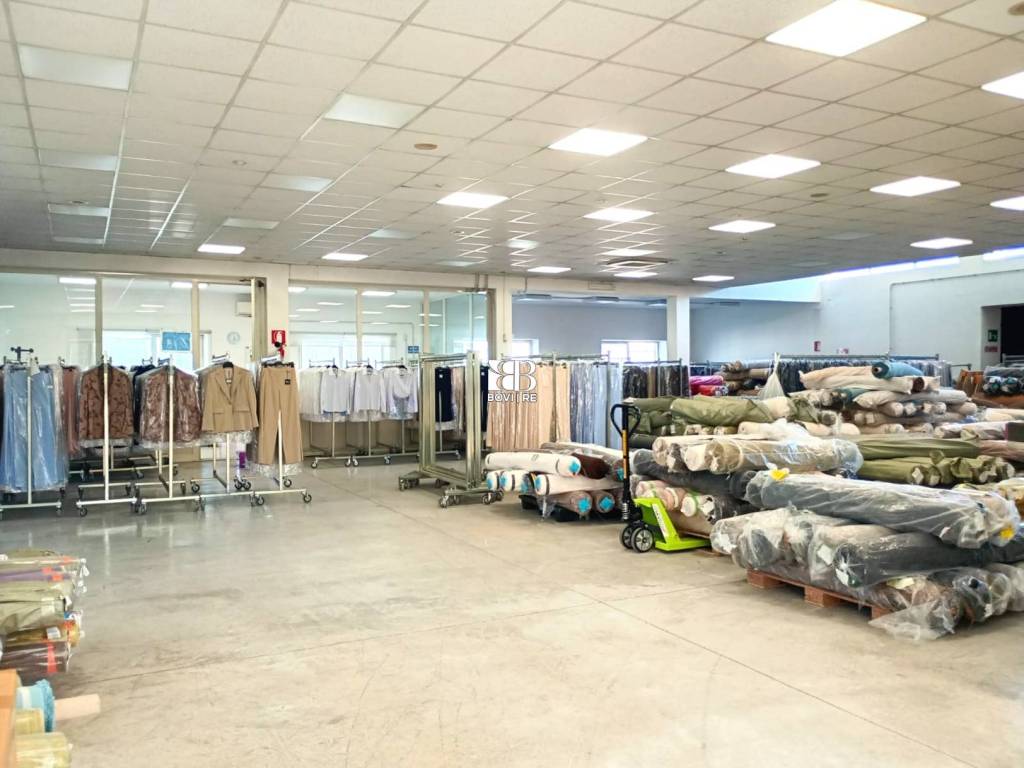 negozio in affitto a Roma in zona Ponte Mammolo