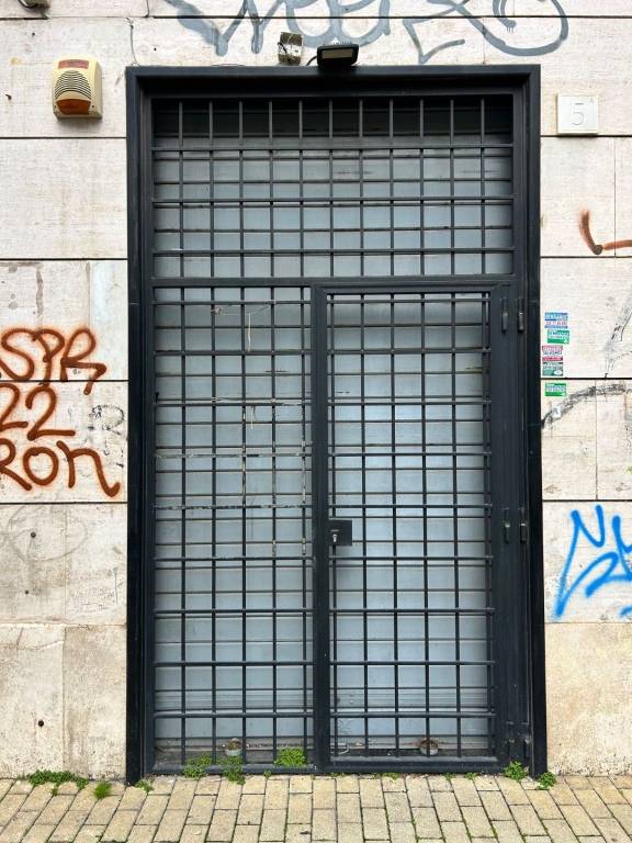 negozio in affitto a Roma in zona Cinecittà