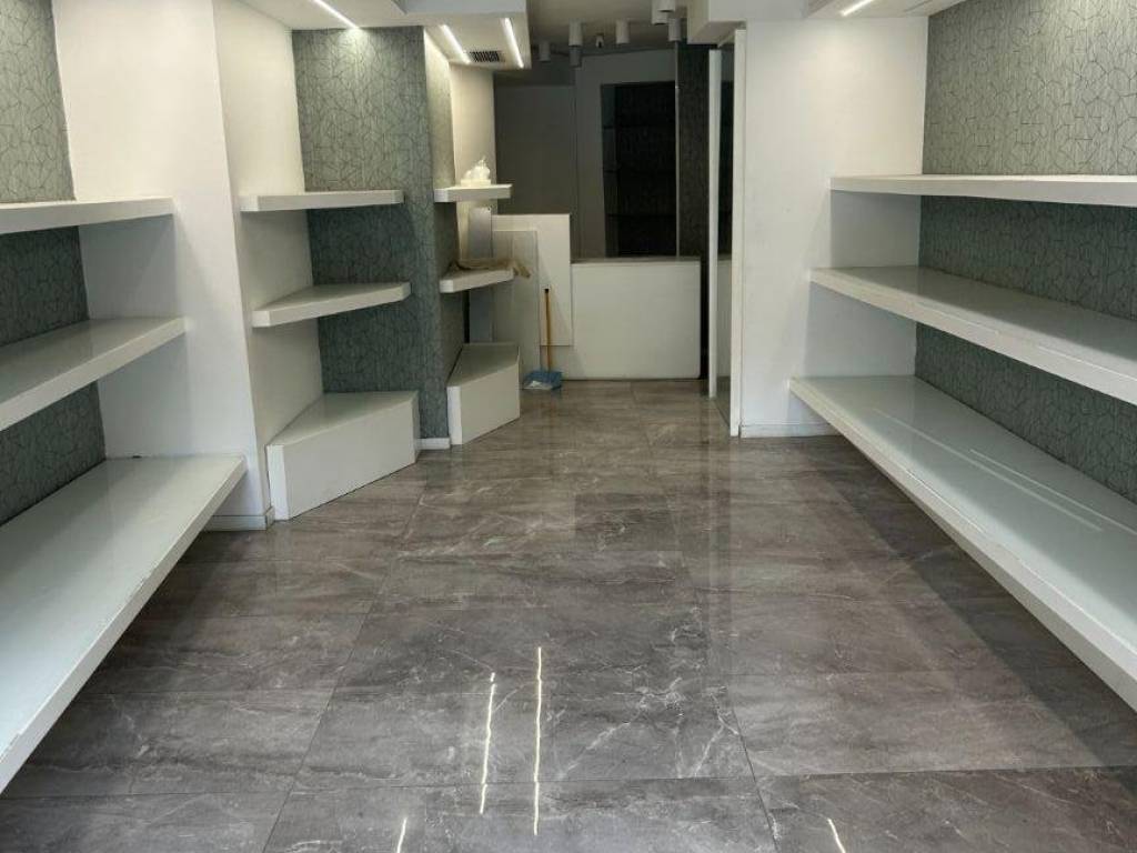 negozio in affitto a Roma