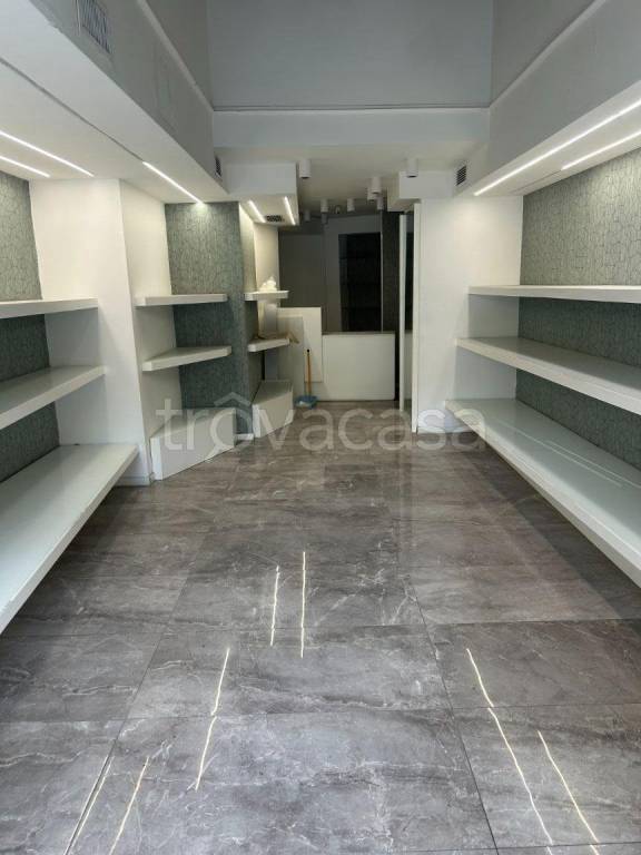negozio in affitto a Roma in zona Rione Prati