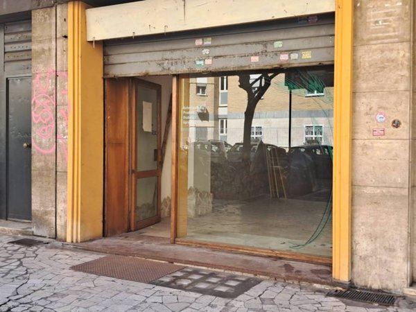 negozio in affitto a Roma in zona Cinecittà