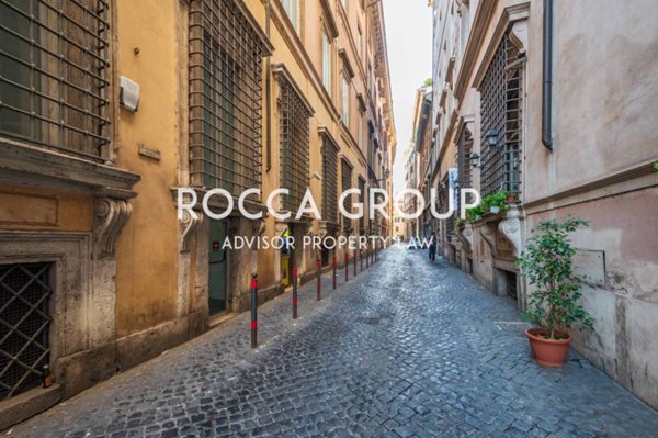 locale di sgombero in affitto a Roma in zona Parione/Sant'Eustachio