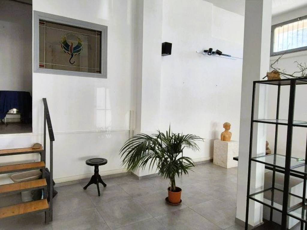 negozio in affitto a Roma in zona Ardeatino