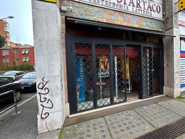 negozio in affitto a Roma in zona Appio Claudio