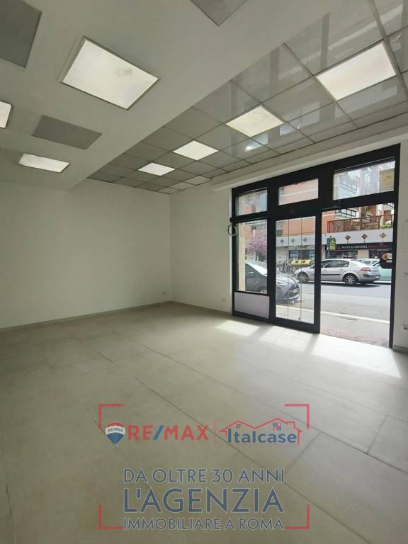 negozio in affitto a Roma