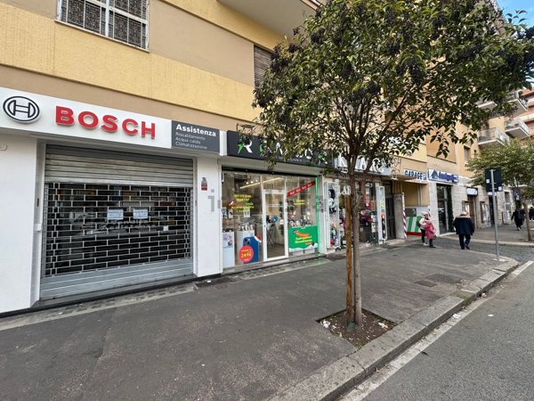 locale commerciale in affitto a Roma in zona Appio Claudio