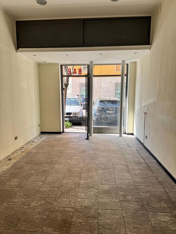 locale commerciale in affitto a Roma in zona Appio Latino