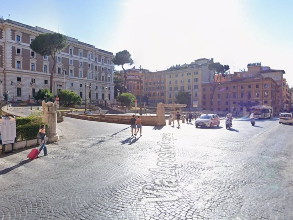 negozio in affitto a Roma in zona Centro Storico