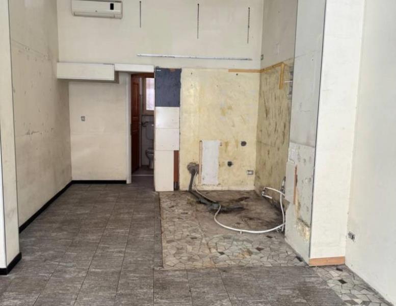 locale commerciale in affitto a Roma in zona Appio Latino