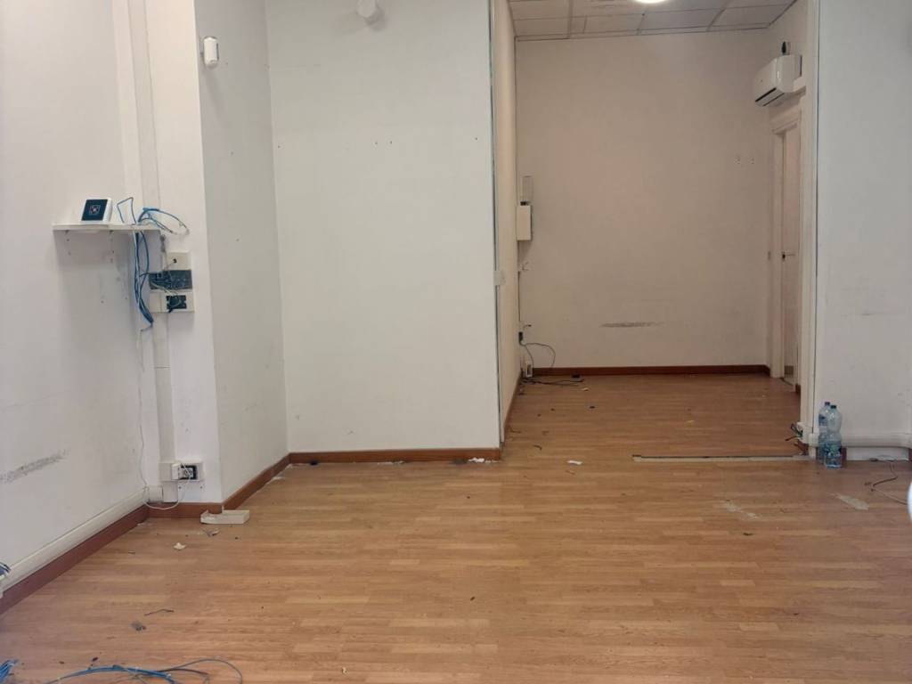 negozio in affitto a Roma in zona Appio Latino
