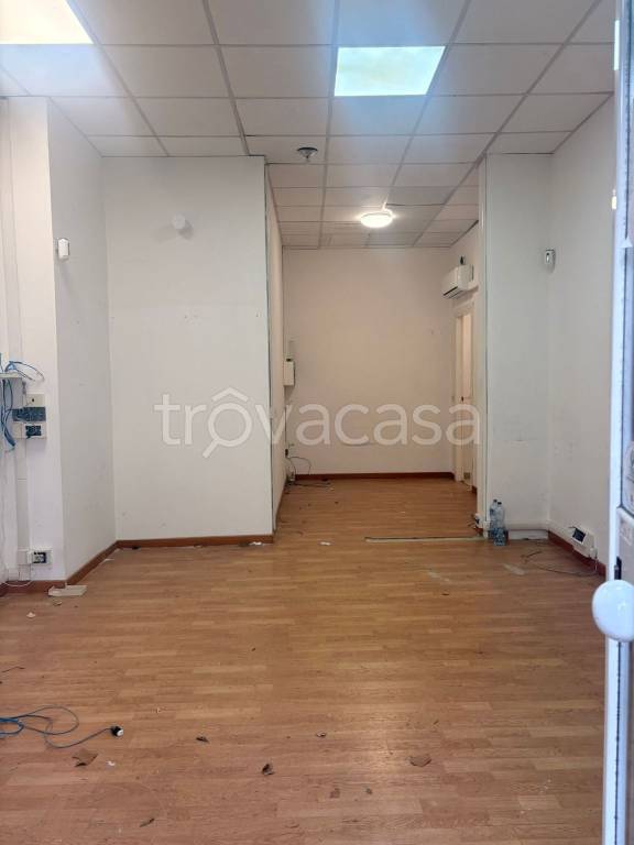 negozio in affitto a Roma in zona Appio Latino
