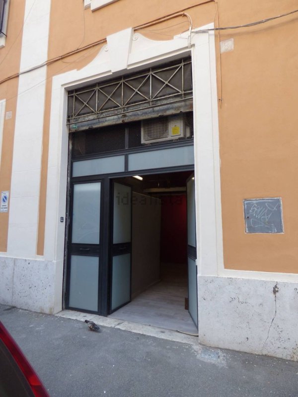 locale di sgombero in affitto a Roma in zona Ostiense