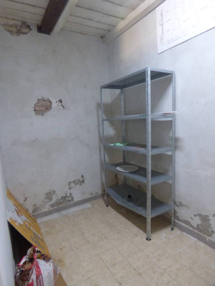 locale di sgombero in affitto a Roma in zona Ostiense
