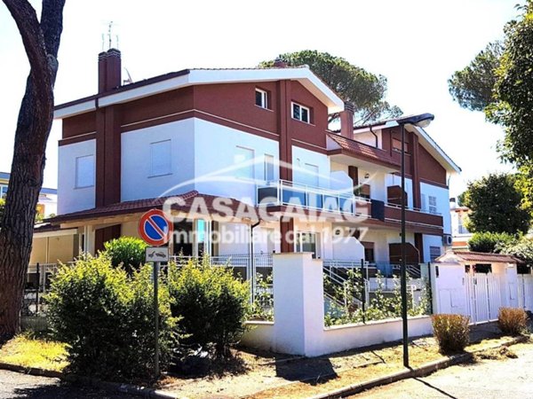 casa indipendente in affitto a Roma in zona Casal Palocco
