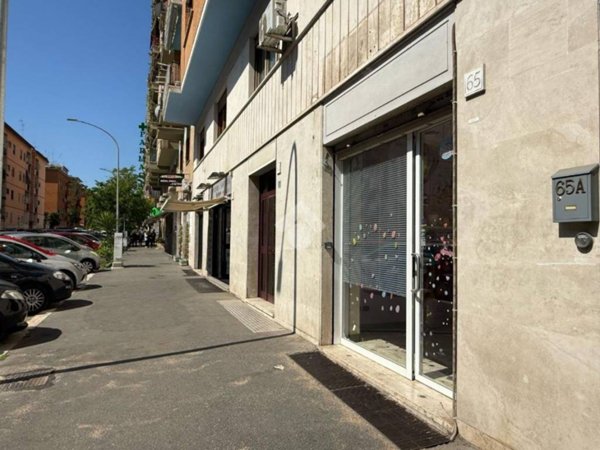 locale commerciale in affitto a Roma in zona Ardeatino