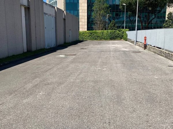 locale commerciale in affitto a Roma in zona Cinecittà