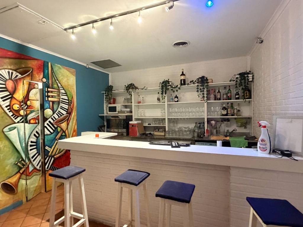 negozio in affitto a Roma in zona Tuscolano