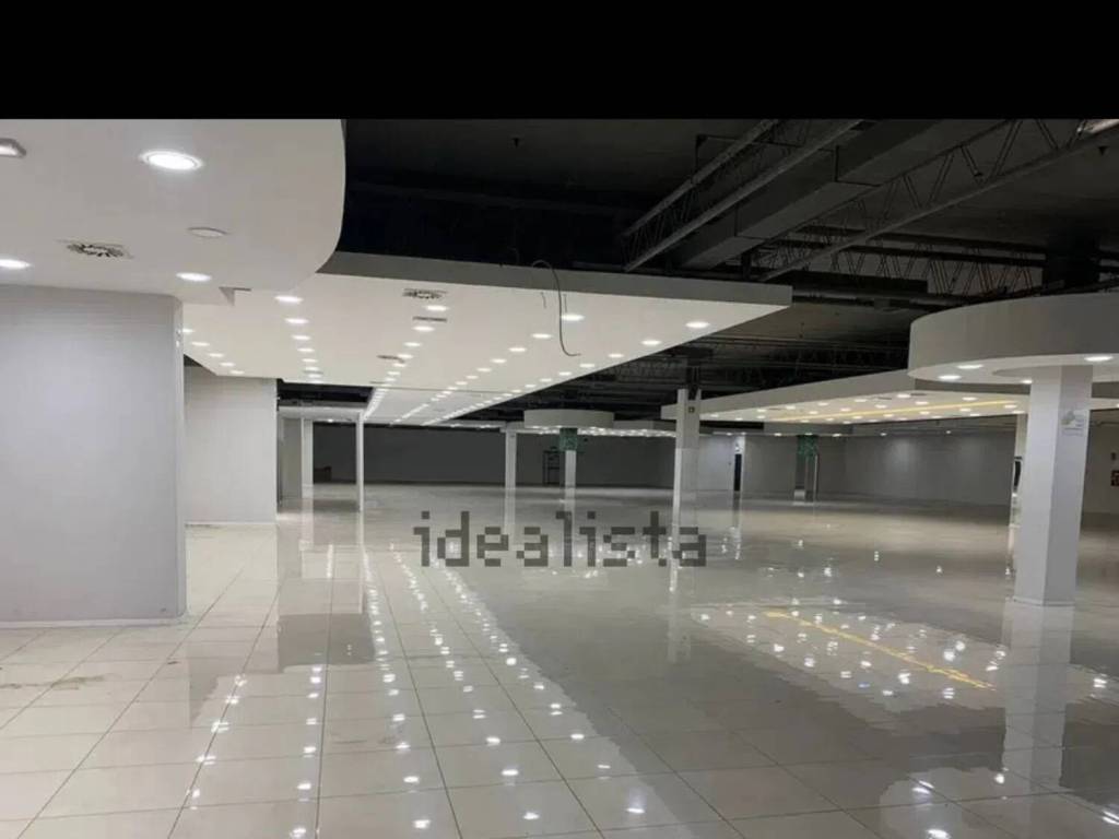 negozio in affitto a Roma in zona Cinecittà