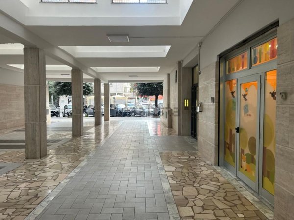 locale commerciale in affitto a Roma in zona Tuscolano