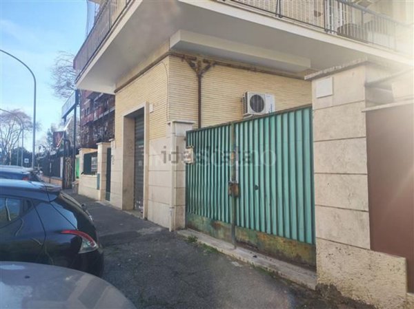 locale commerciale in affitto a Roma in zona Portuense