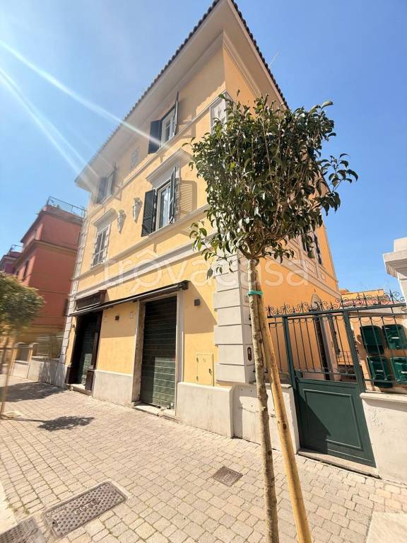 negozio in affitto a Roma in zona Gianicolense