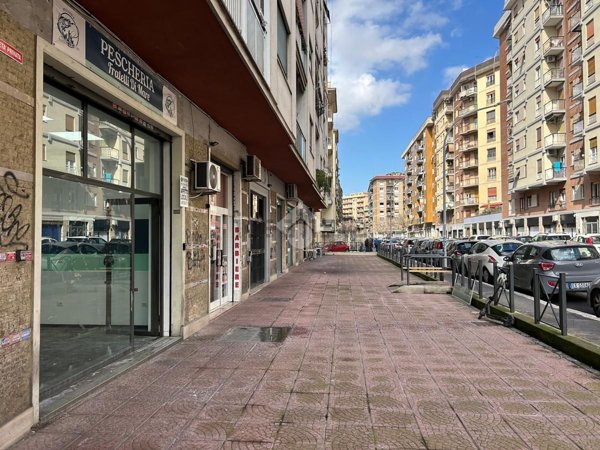 locale commerciale in affitto a Roma in zona Tuscolano
