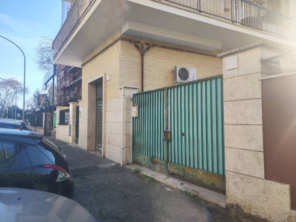 negozio in affitto a Roma in zona Portuense